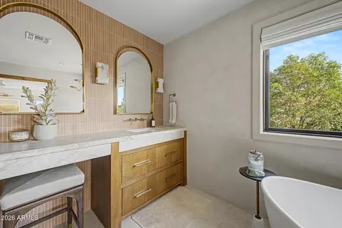 Bath - 3929 E Morrison Ranch Pkwy, Gilbert, AZ 85296 photo 7 of 10