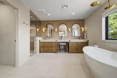 Bath - 3929 E Morrison Ranch Pkwy, Gilbert, AZ 85296 photo 4 of 10