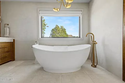 Bath - 3929 E Morrison Ranch Pkwy, Gilbert, AZ 85296 photo 5 of 10