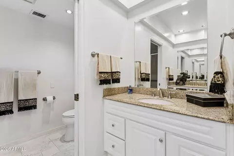 Bath - 4438 E Camelback Rd #149, Phoenix, AZ 85018 photo 1 of 4