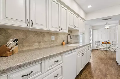 Kitchen - 4438 E Camelback Rd #149, Phoenix, AZ 85018 photo 2 of 3