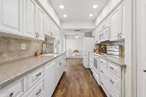 Kitchen - 4438 E Camelback Rd #149, Phoenix, AZ 85018 photo 1 of 3