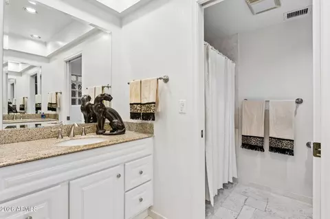 Bath - 4438 E Camelback Rd #149, Phoenix, AZ 85018 photo 2 of 4