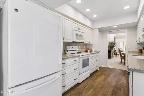 Kitchen - 4438 E Camelback Rd #149, Phoenix, AZ 85018 photo 3 of 3