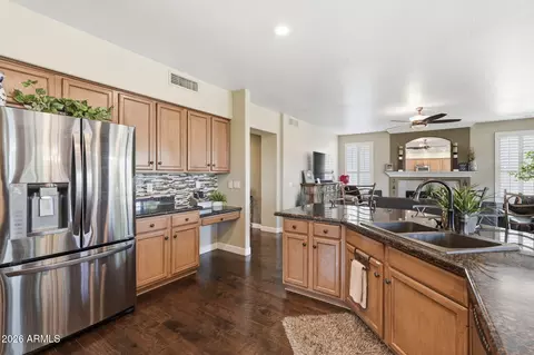 Kitchen - 4021 E Kirkland Rd, Phoenix, AZ 85050 photo 2 of 3