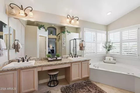 Bath - 4021 E Kirkland Rd, Phoenix, AZ 85050 photo 4 of 5