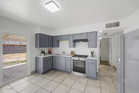Kitchen - 7007 W Wolf St, Phoenix, AZ 85033 photo 1 of 5