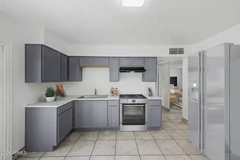 Kitchen - 7007 W Wolf St, Phoenix, AZ 85033 photo 3 of 5