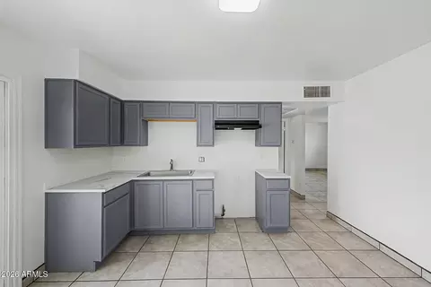 Kitchen - 7007 W Wolf St, Phoenix, AZ 85033 photo 4 of 5