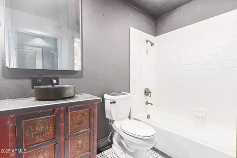 Bath - 6153 N 28th Pl, Phoenix, AZ 85016 photo 2 of 2