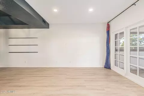 Living - 6153 N 28th Pl, Phoenix, AZ 85016 photo 5 of 9