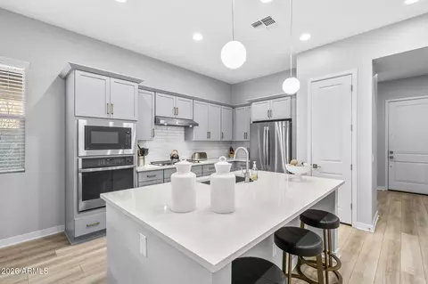 Kitchen - 3918 E Arabian Dr, Gilbert, AZ 85296 photo 4 of 4