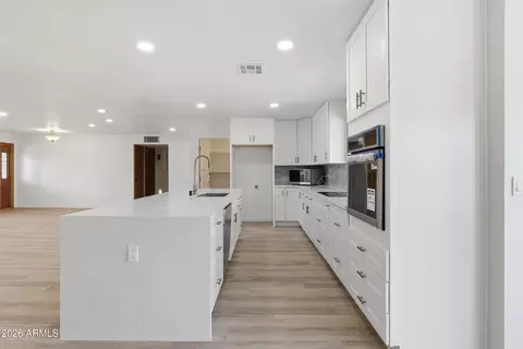 Kitchen - 1338 E Kael St, Mesa, AZ 85203 photo 4 of 6