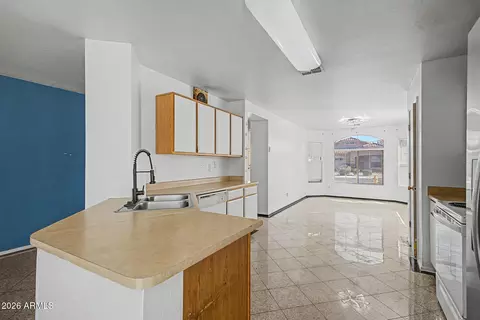 Kitchen - 3222 W Apollo Rd, Phoenix, AZ 85041 photo 2 of 4