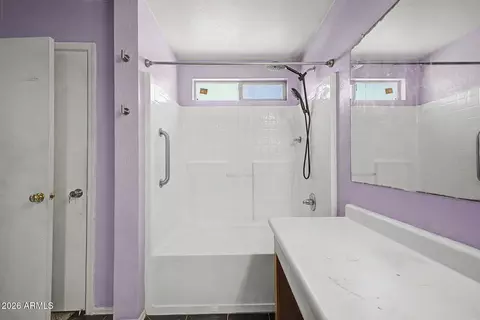 Bath - 3222 W Apollo Rd, Phoenix, AZ 85041 photo 3 of 4