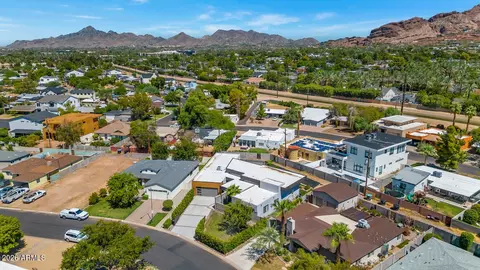 View/Area - 4602 E Glenrosa Ave, Phoenix, AZ 85018 photo 1 of 2