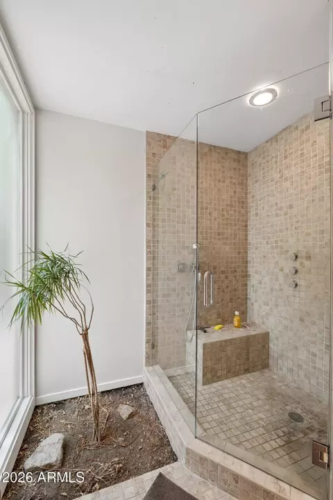 Bath - 8709 N 11th Ave, Phoenix, AZ 85021 photo 2 of 5