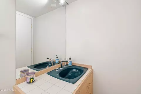 Bath - 8709 N 11th Ave, Phoenix, AZ 85021 photo 5 of 5