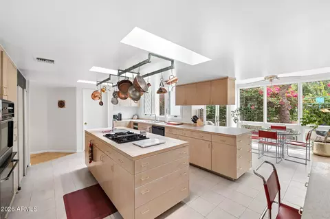Kitchen - 8709 N 11th Ave, Phoenix, AZ 85021 photo 3 of 4