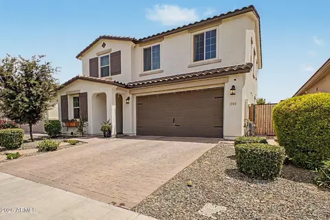 Exterior - 701 E Liberty Ln, Gilbert, AZ 85296 photo 2 of 11