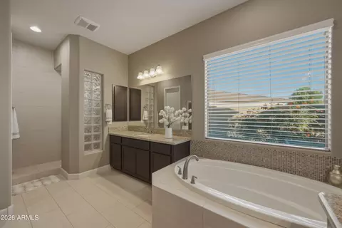 Bath - 6648 S Lyon Dr, Gilbert, AZ 85298 photo 2 of 5