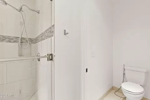 Bath - 1501 Earll Dr, Phoenix, AZ 85014 photo 3 of 6