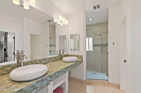 Bath - 1501 Earll Dr, Phoenix, AZ 85014 photo 1 of 6