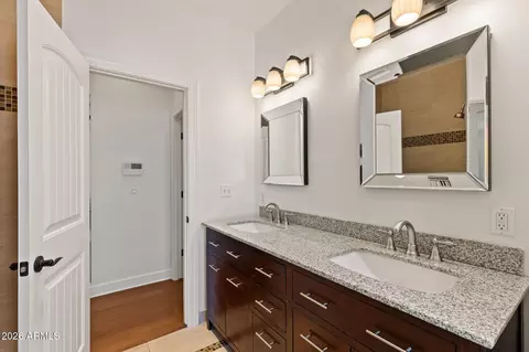 Bath - 1501 Earll Dr, Phoenix, AZ 85014 photo 4 of 6