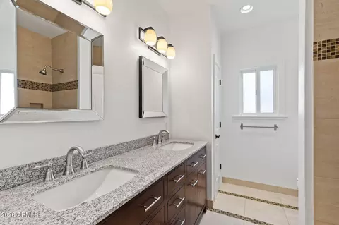 Bath - 1501 Earll Dr, Phoenix, AZ 85014 photo 5 of 6