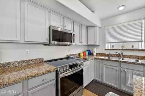 Kitchen - 11318 E Pronghorn Ave, Mesa, AZ 85212 photo 3 of 5