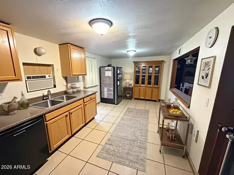 593 S Ocotillo Dr, Apache Junction, AZ 85120 photo 3