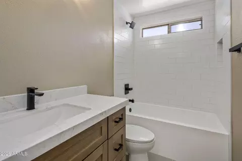Bath - 4052 E Abraham Ln, Phoenix, AZ 85050 photo 3 of 4