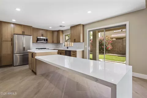 Kitchen - 4052 E Abraham Ln, Phoenix, AZ 85050 photo 1 of 5