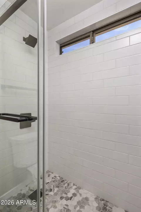 Bath - 4052 E Abraham Ln, Phoenix, AZ 85050 photo 2 of 4