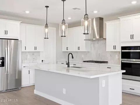 418 W Flatiron Trl, Apache Junction, AZ 85120