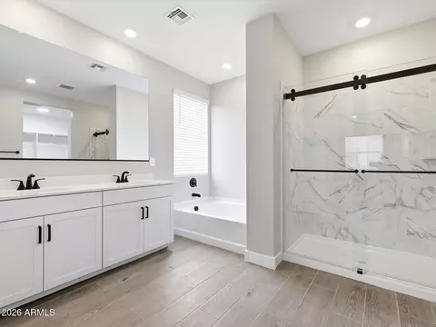Bath - 418 W Flatiron Trl, Apache Junction, AZ 85120 photo 3 of 4