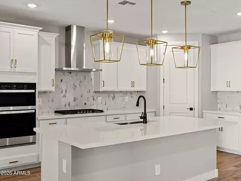 390 W Flatiron Trl, Apache Junction, AZ 85120