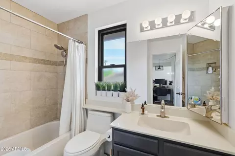 Bath - 4029 E Cholla Canyon Dr, Phoenix, AZ 85044 photo 3 of 4