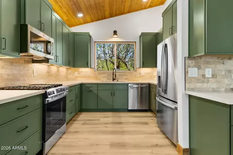 Kitchen - 2235 Par Pl, Overgaard, AZ 85933 photo 2 of 4