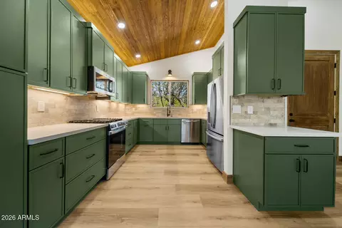 Kitchen - 2235 Par Pl, Overgaard, AZ 85933 photo 3 of 4