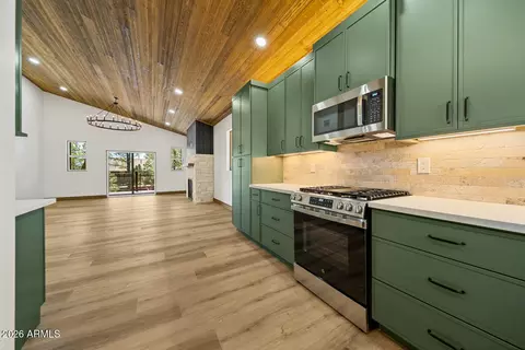 Kitchen - 2235 Par Pl, Overgaard, AZ 85933 photo 4 of 4