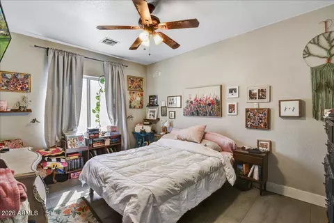 Bedroom - 1418 E Malapai Dr, Phoenix, AZ 85020 photo 1 of 2
