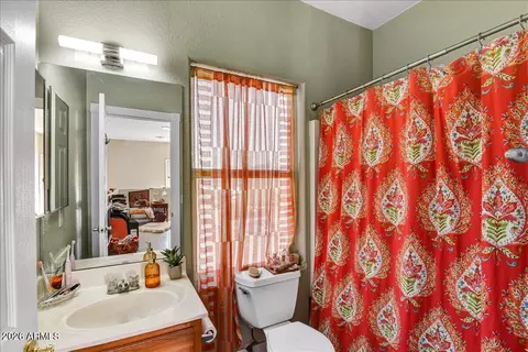 Bath - 1418 E Malapai Dr, Phoenix, AZ 85020 photo 4 of 4