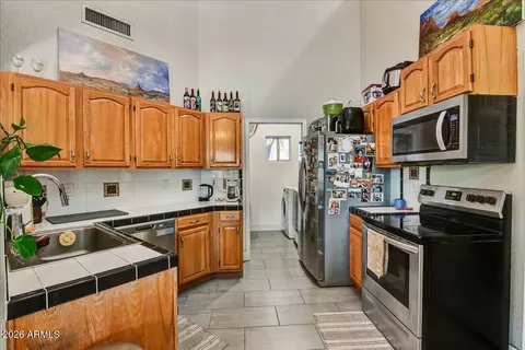 Kitchen - 1418 E Malapai Dr, Phoenix, AZ 85020 photo 1 of 1