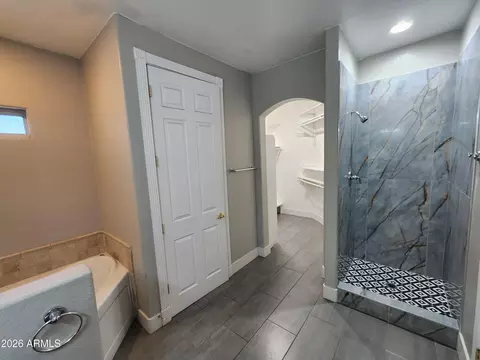 Bath - 1418 E Malapai Dr, Phoenix, AZ 85020 photo 1 of 4
