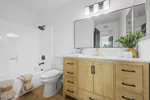 Bath - 3235 E Larkspur Dr, Phoenix, AZ 85032 photo 2 of 2