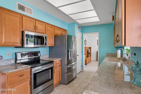 Kitchen - 8222 E Monte Ave E, Mesa, AZ 85209 photo 4 of 6