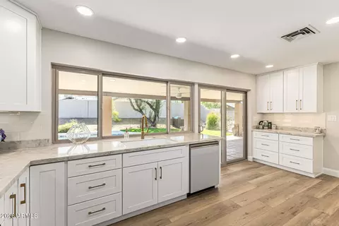Kitchen - 2901 E Las Rocas Dr, Phoenix, AZ 85028 photo 4 of 4