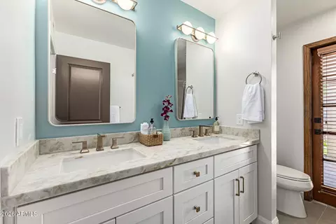 Bath - 2901 E Las Rocas Dr, Phoenix, AZ 85028 photo 6 of 8