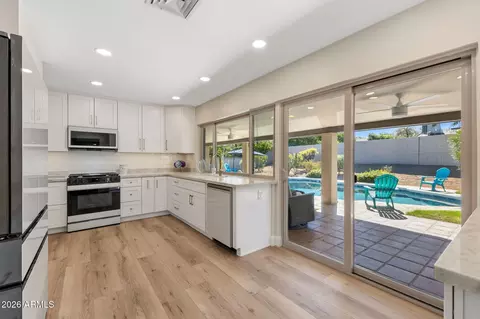 Kitchen - 2901 E Las Rocas Dr, Phoenix, AZ 85028 photo 1 of 4